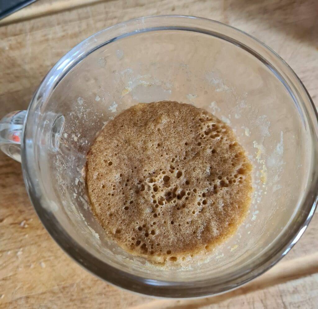 how to make an easy mug cake in a microwave